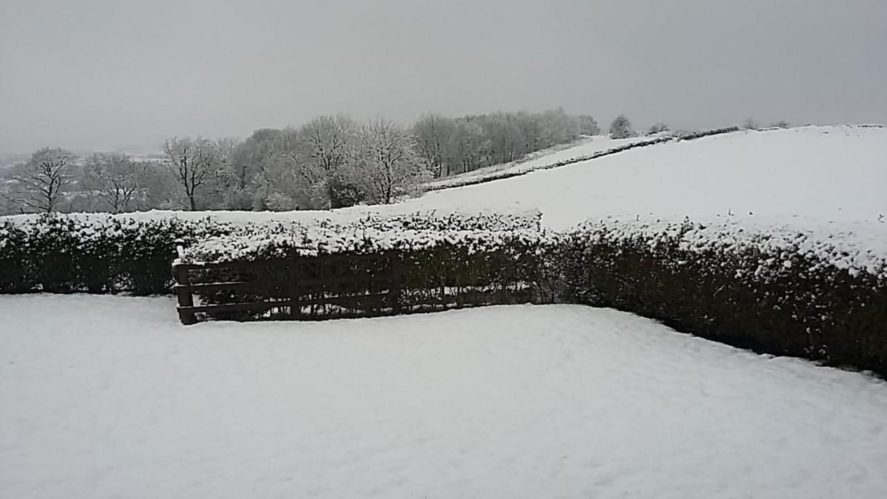 Lane End Cottage Holmfirth - Panoramic Views, Modernised With Offroad Parking Exterior foto