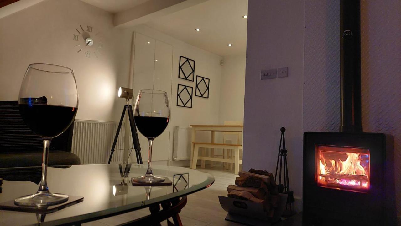 Lane End Cottage Holmfirth - Panoramic Views, Modernised With Offroad Parking Exterior foto